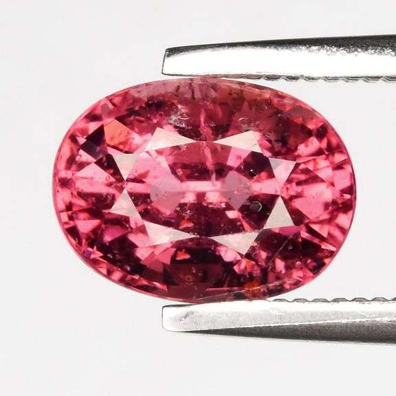 Rare! 1.63ct untreated SI1 grade violet pink Malaya Garnet!