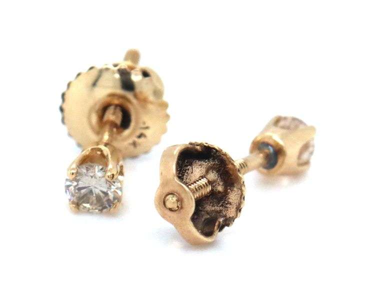 14kt Yellow gold 0.15ctw diamond stud earrings