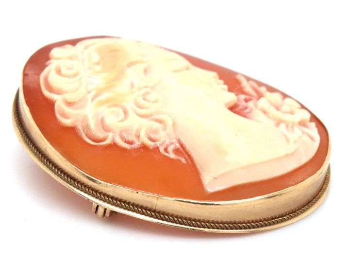 Traditional 14K YG Shell Cameo Brooch