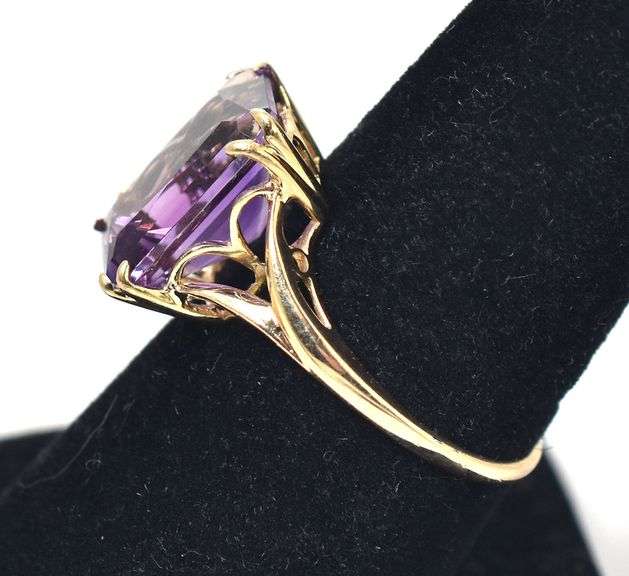 Beautiful 14K Yellow Gold Amethyst Gemstone Ring