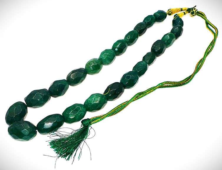 Natural Huge 883.5 Cttw Mined From The Earth Emerald Necklace