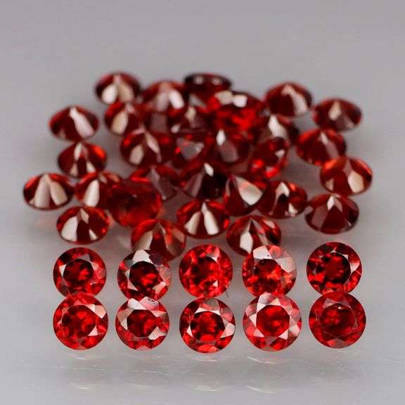 Outstanding 12.91ct top Mozambique red Garnet set!