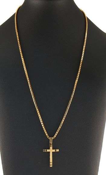 Textured Triple Layered Cross Box Chain Pendant Necklace in 18K