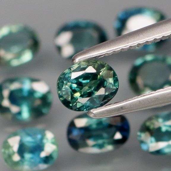 Heated only! 3.47ct bright blue green Sapphire set!