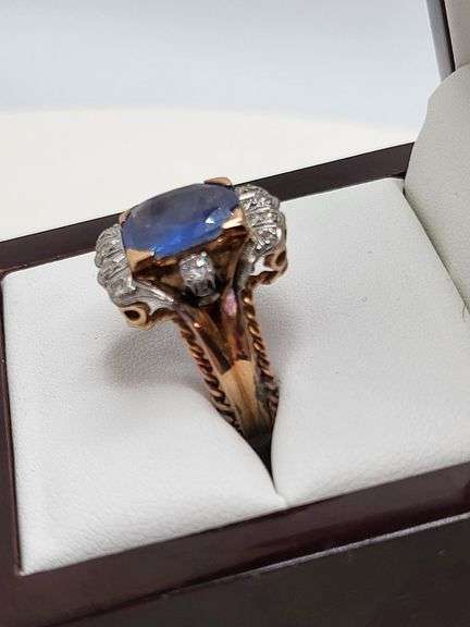 Elegant 18k Gold Sapphire Ring with Diamonds