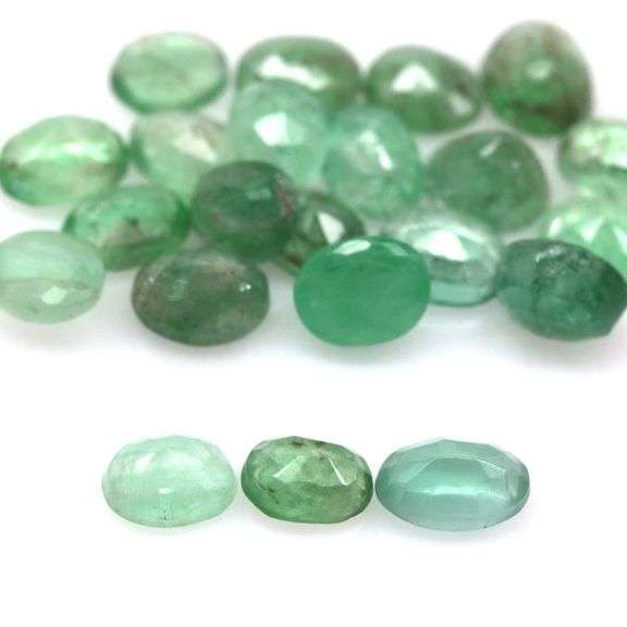 Bright emerald green 8.80ct 22pc Emerald set