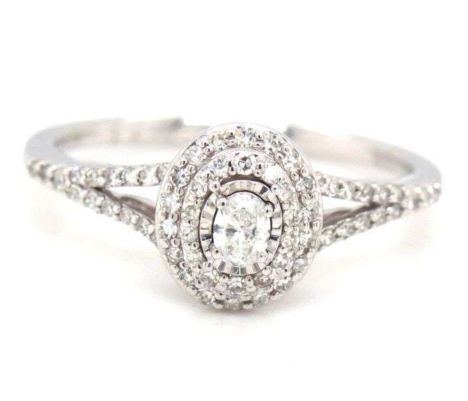 10kt White gold oval diamond engagement ring