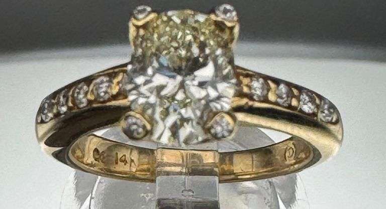 14K Yellow Gold Oval Cut Diamond Ring of 2.05 ct