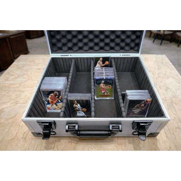 Toploader Holds 600+ Trading, Sports & Graded Cards