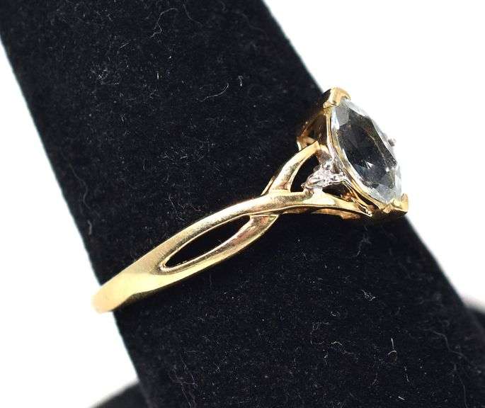 Beautiful 10K Yellow Gold Aquamarine Gemstone Ring