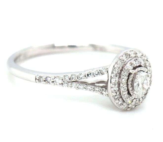 10kt White gold oval diamond engagement ring
