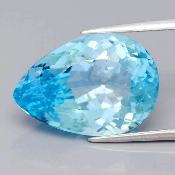 Waterfall flashing! Gradient color! VVS clarity! 15.23 carats Topaz!
