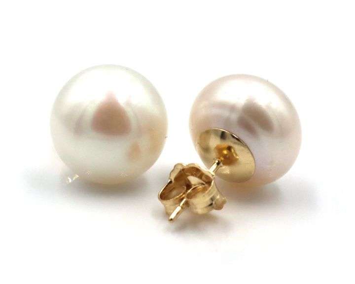 10mm Button pearl earrings in 14kt Yellow gold