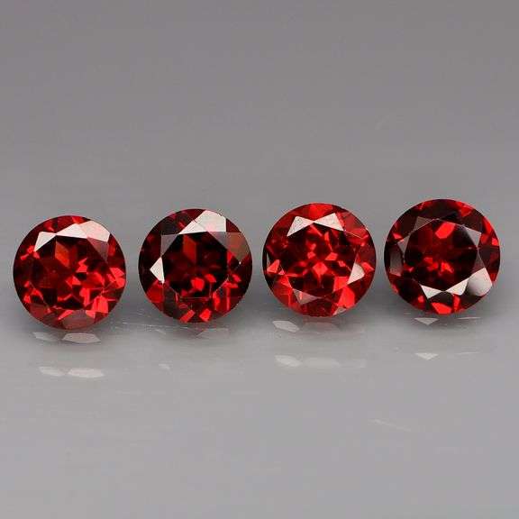 Outstanding 6.27ct top Mozambique red Garnet set!