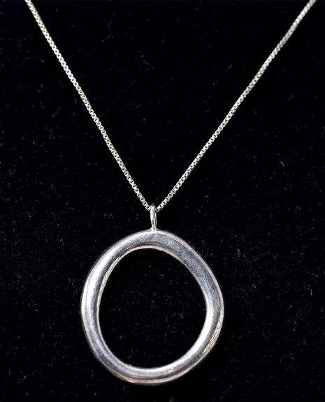 "O" Pendant Necklace in Sterling Silver