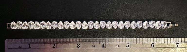 18 Kt White Gold Plated Huge 32.5 Ctw Lab Simulated Diamond Tennis Bracelet