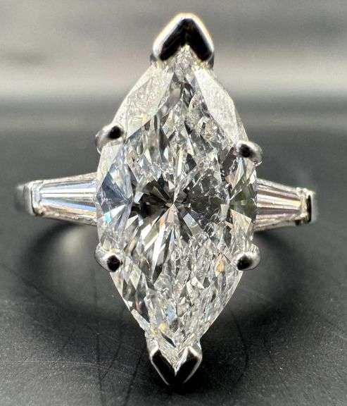 Platinum Marquise Diamond Ring of 3.32