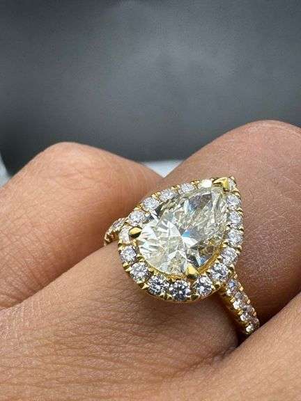 18K Yellow Gold Pear Cut Diamond Ring of 2.89ct