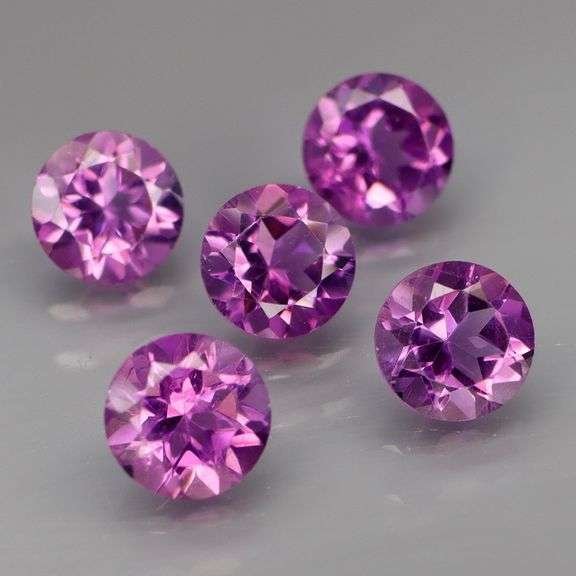 Glittering 5.76ct round cut Bolivian Amethyst set