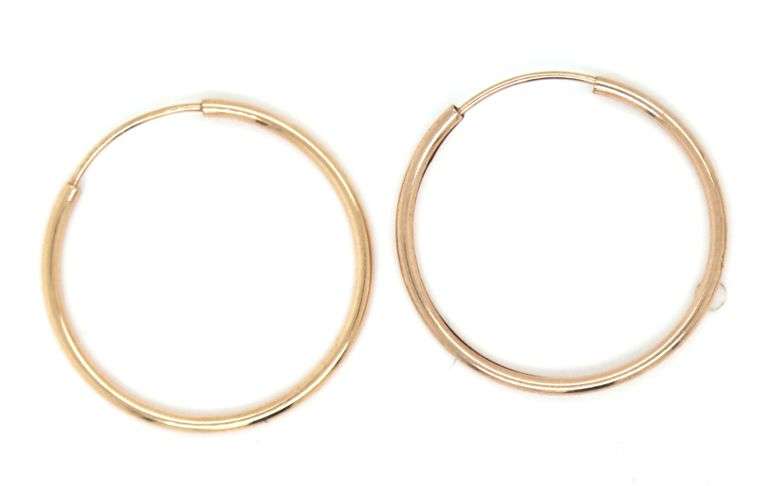 2 Pairs of 10kt Yellow gold hoop earrings