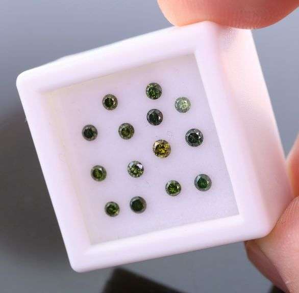 High fire! .55ct set of round brilliant cut Diamonds