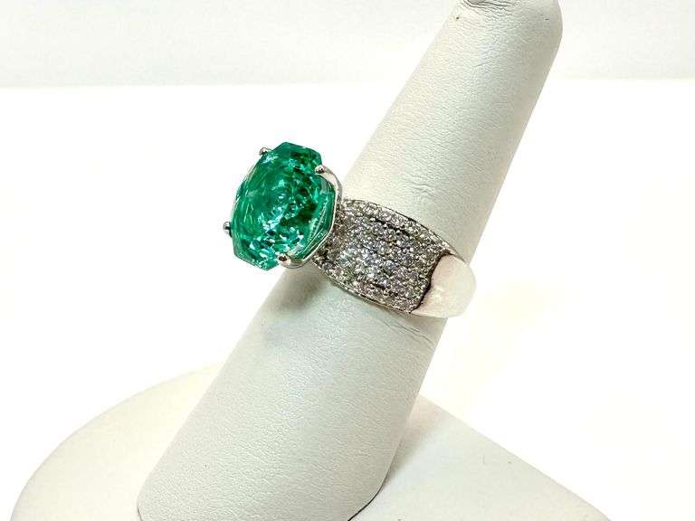 Breathtaking 14 kt White Gold Plate 5 Ct Simulated Paraiba Tourmaline Ring