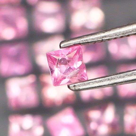 Radiant princess cut! 2.86ct pure pink Sapphire set!