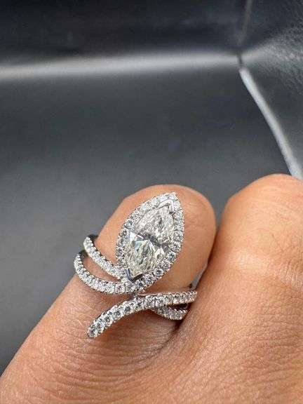 18K White Gold Marquise Cut Diamond Ring of 1.60ct