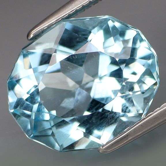 Fancy cut! Eye clean! 4.95ct vivid Swiss blue Topaz!