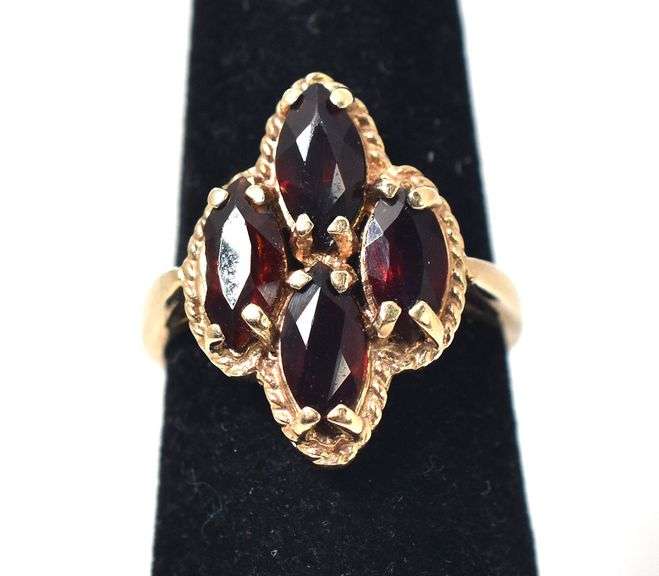 Gorgeous 10K Yellow Gold Red Garnet Gemstone Ring