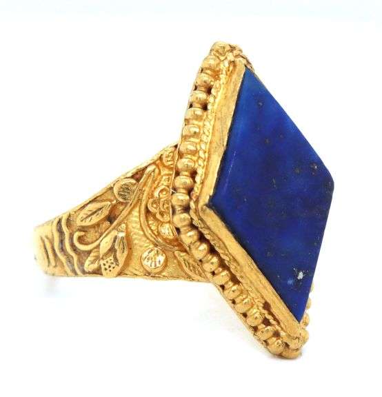 Nicely Designed 24K YG and Lapis Ring