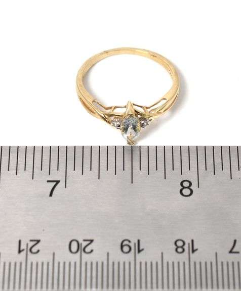 Beautiful 10K Yellow Gold Aquamarine Gemstone Ring