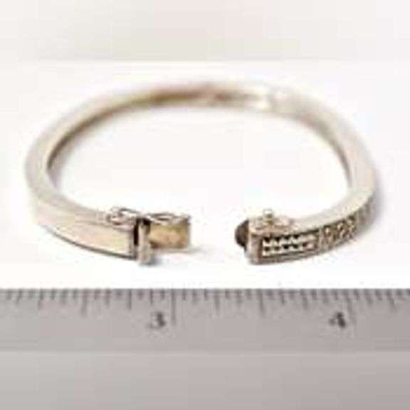 Marcasite Gemstone Hinged Bangle Bracelet in Sterling Silver.