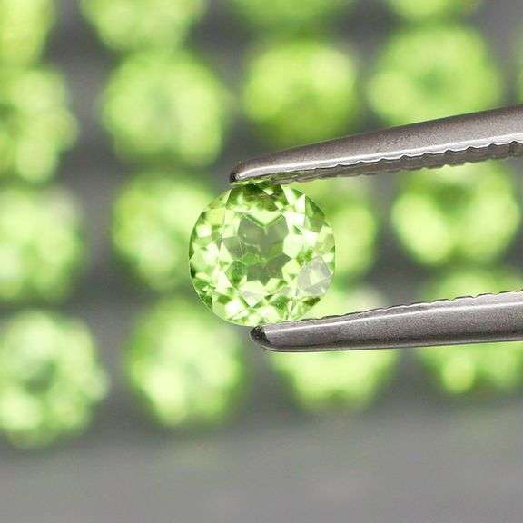 Superb 5.92ct high fire VS Peridot set -UNTREATED!!!