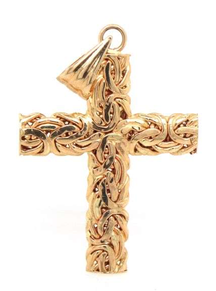 Stylish 14k Yellow Gold Cross Pendant