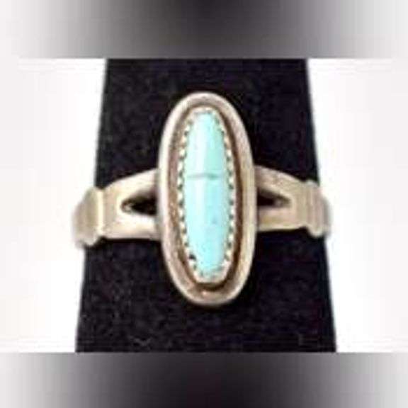 Turquoise Gemstone Ring in Sterling Silver.