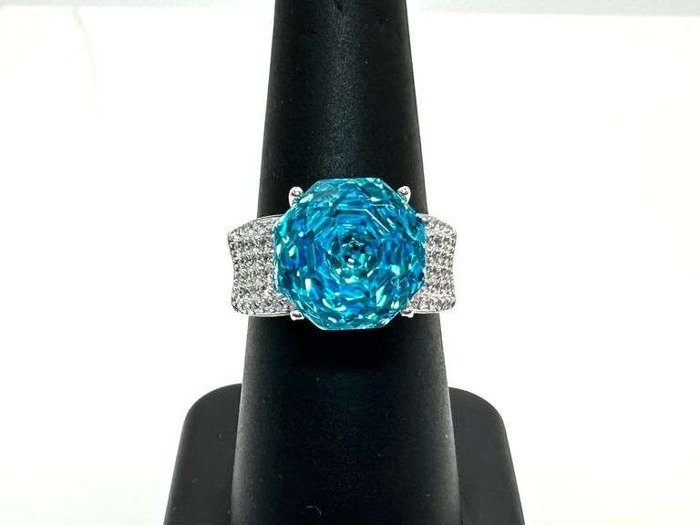 Stunning  White Gold Plate 5 Ct Rose Cut Simulated Blue Topaz Ring