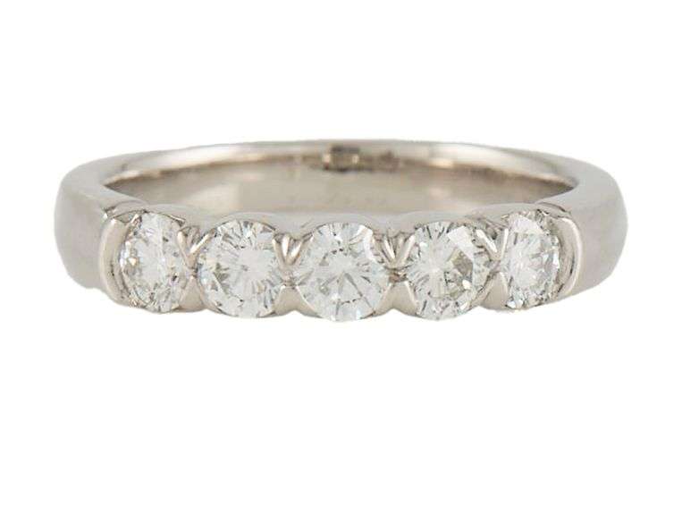 1.00ctw Round Diamond Five Stone Shared Prong Wedding Band Ring in Platinum