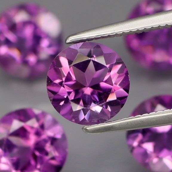 Glittering 5.76ct round cut Bolivian Amethyst set
