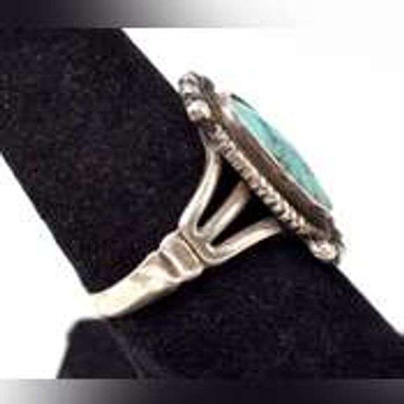Turquoise Gemstone Ring in Sterling Silver.