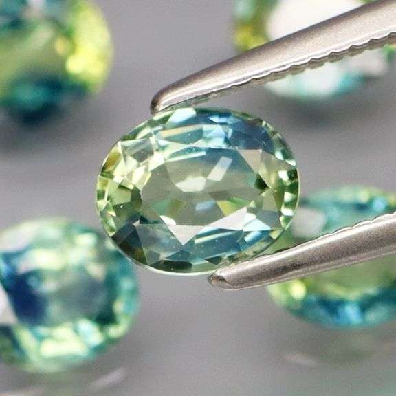 Vibrant 3.13ct blue green Australian Parti Sapphire set
