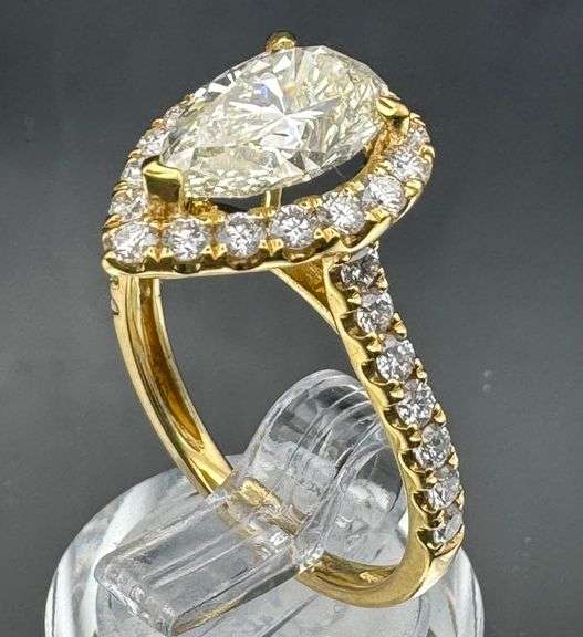 18K Yellow Gold Pear Cut Diamond Ring of 2.89ct