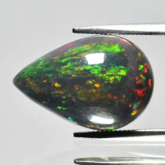 Continuous flashing! Silky black color! 4.61ct Black Opal!