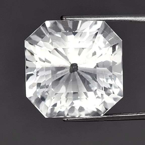 Superb 1429ct AAA grade diamond white Quartz