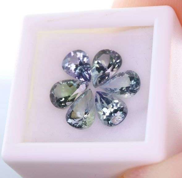 Premium all natural jewelers grade 4.14ct Tanzanite set!