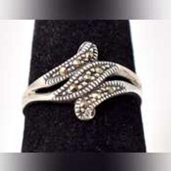 Marcasite Gemstone Ring in Sterling Silver.