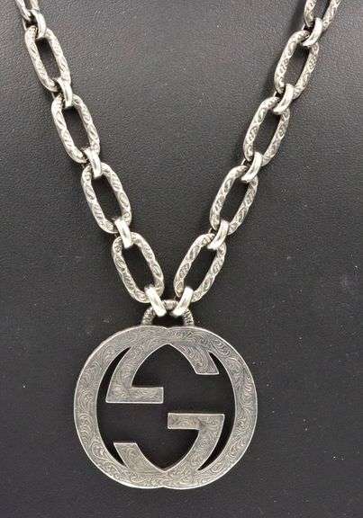 Gucci Interlocking G pendant on chain necklace