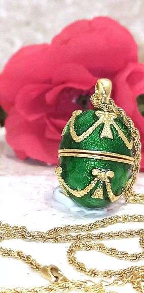 Timeless Elegance Emerald Green Vintage Egg Jewelry Set