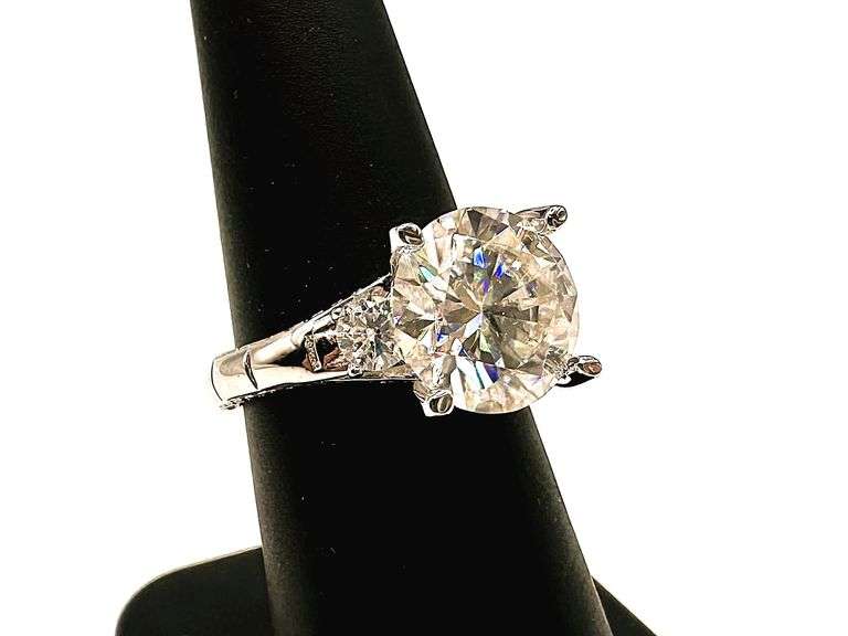 Sparkling 5 Ct VVs1 White  Fire Moissanite Ring