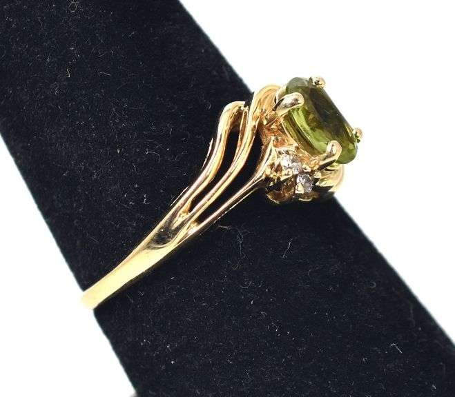 Pretty 14K Yellow Gold Peridot and Diamond Ring